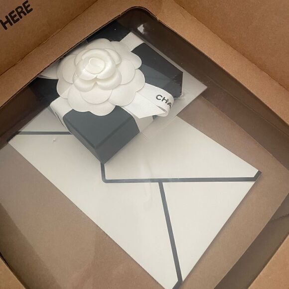 Chanel earrings  - Picture 3 of 3